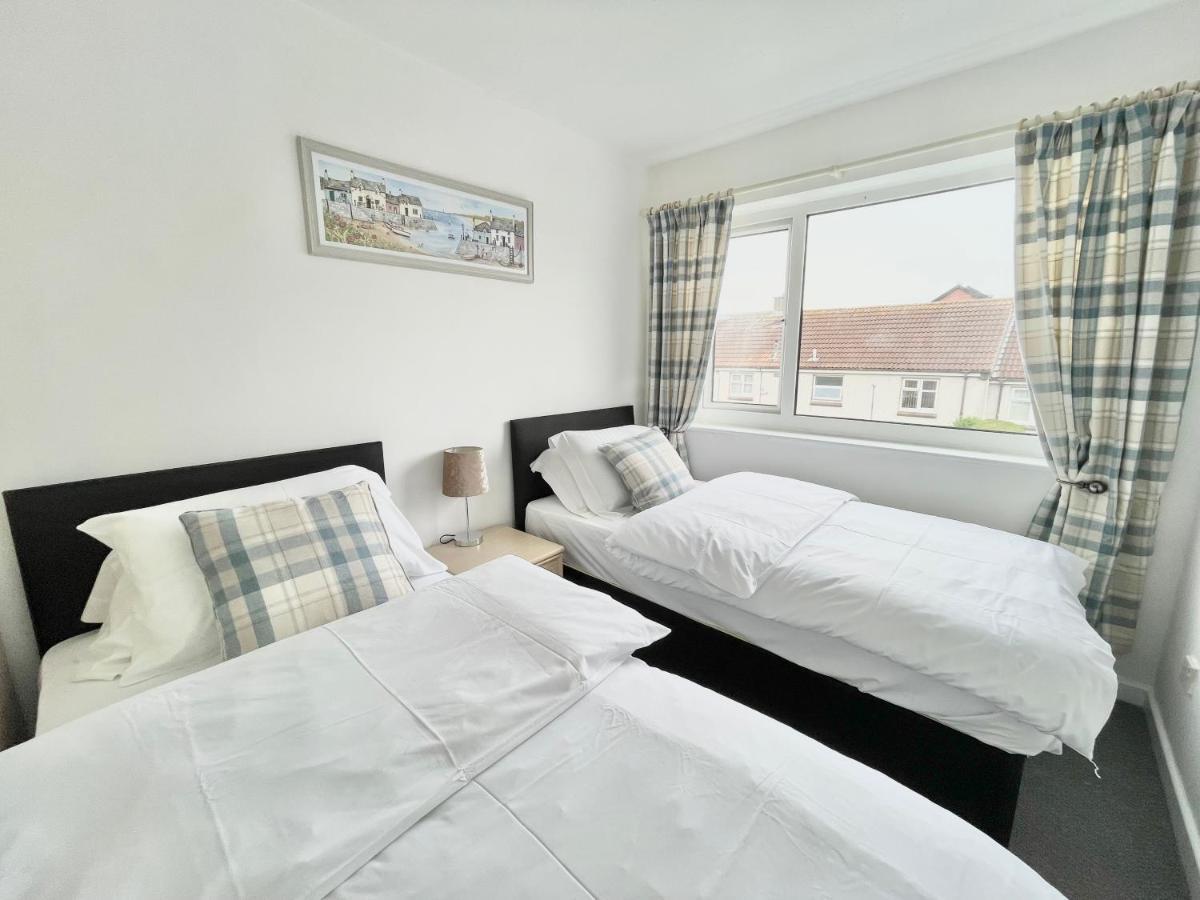Cae Glas Apartments Holyhead Eksteriør billede