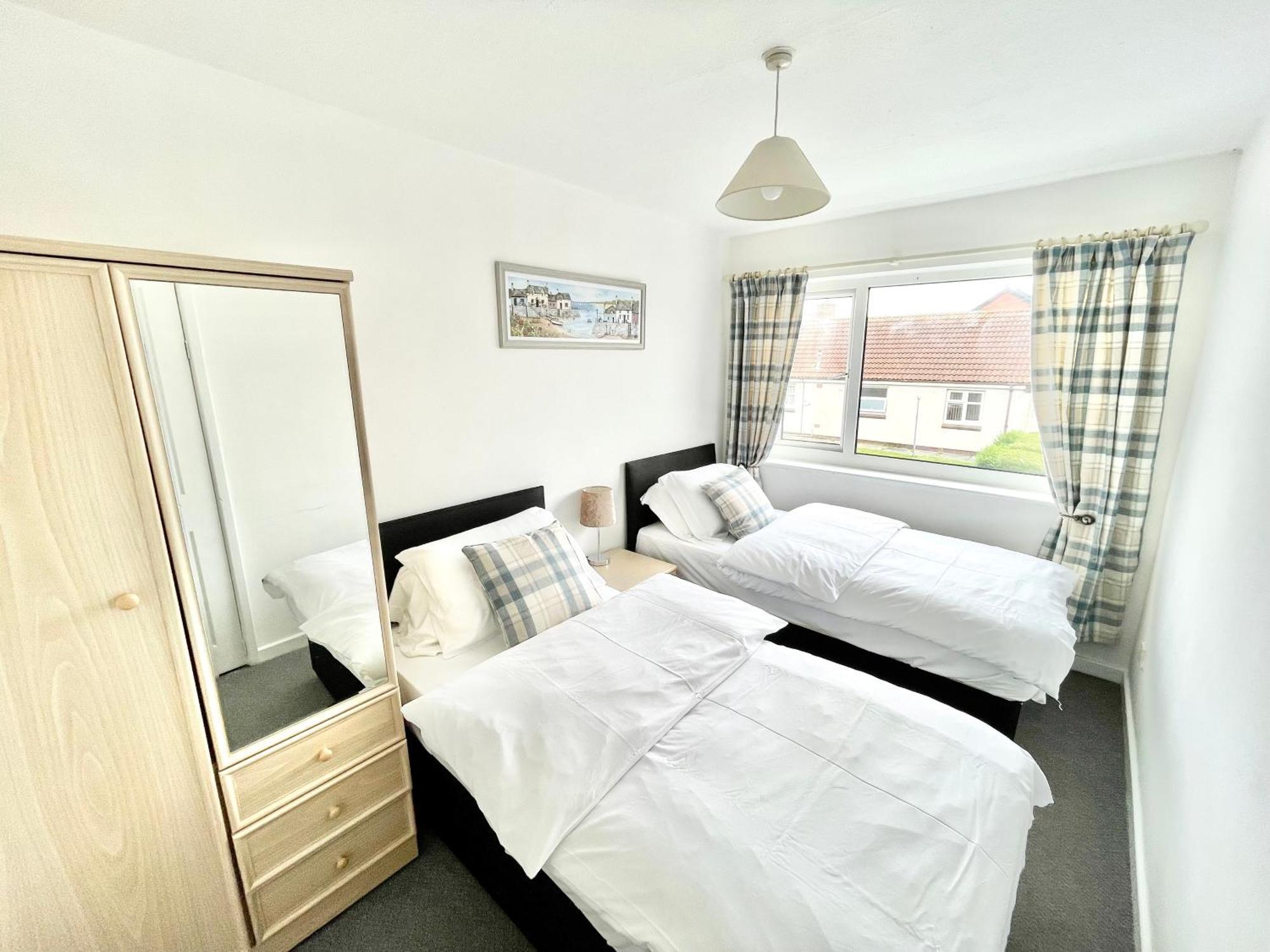 Cae Glas Apartments Holyhead Eksteriør billede